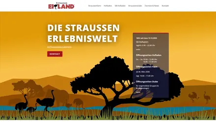 Startseite von Straussen-Eiland: Überschrift Die Straussen Erlebniswelt vor einer Savannenillustration, rechts die Öffnungszeiten
